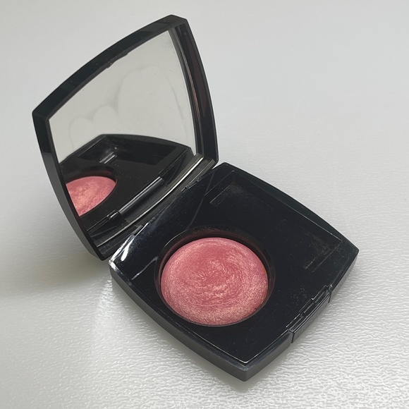 Chanel RARE Cosmetic Joues Contraste Powder Blush in 170 ROSE GLACIER - Picture 1 of 4